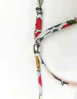 Colgante de cruz de pata cordon flores claras - Imagen 3