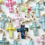 Cruz de tela del convento elaborado por monjas