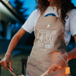 Delantal La sal de este mundo Beige