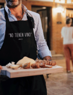 Delantal "No Tienen Vino" negro - Imagen 2