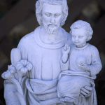 Estatua San Jose de piedra