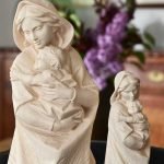 Figura Busto de Virgen Maria con niño madera natural