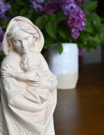 Figura Busto de Virgen Maria con niño madera natural - Imagen 4