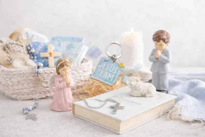 Regalos de comunión con significado: Biblia, rosario y detalles religiosos para niño y niña